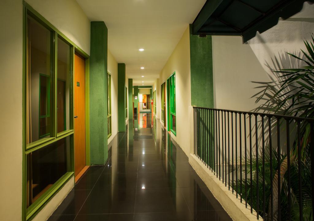 Spazzio Bali Hotel Кута Екстериор снимка