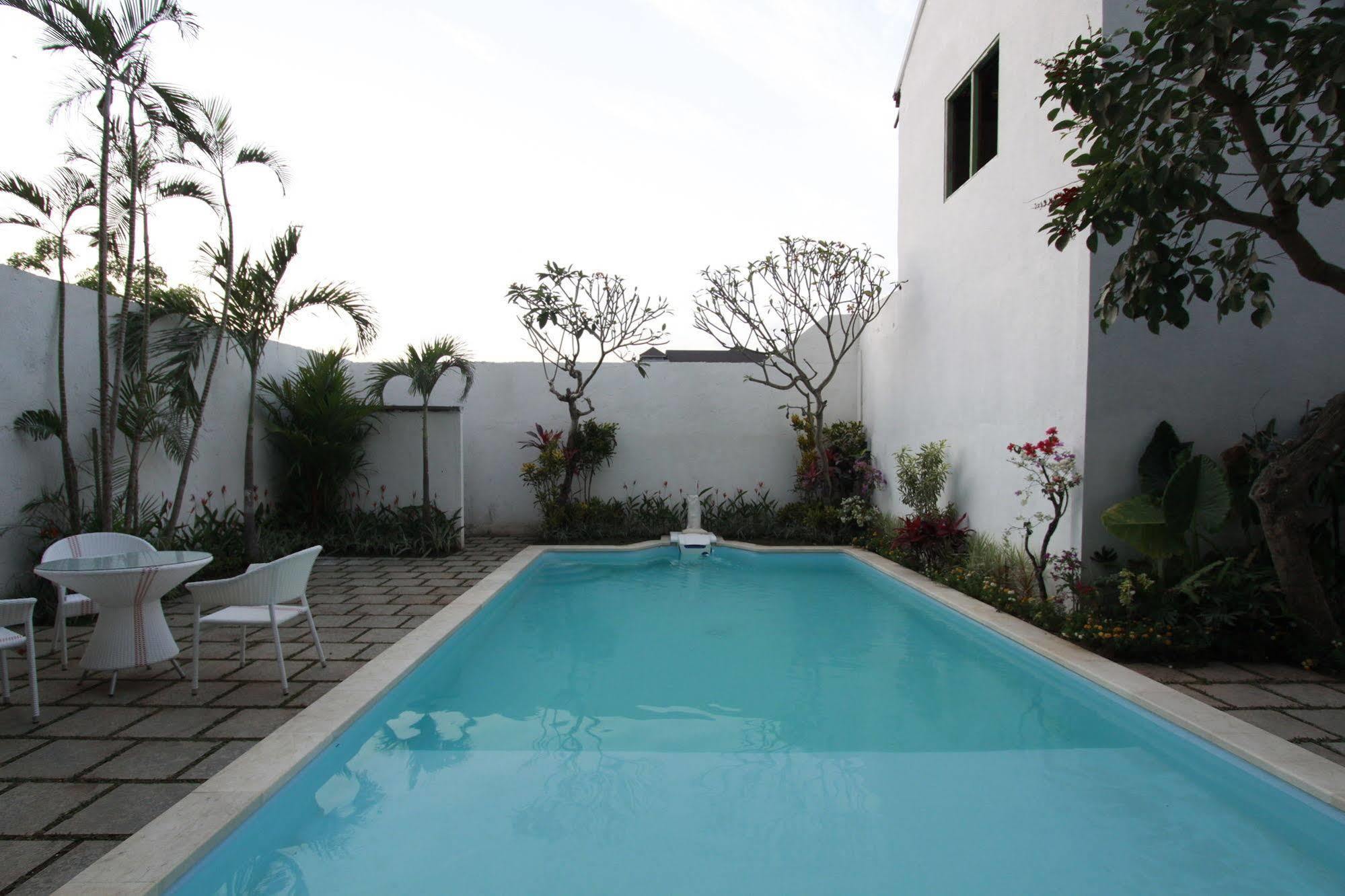 Spazzio Bali Hotel Кута Екстериор снимка