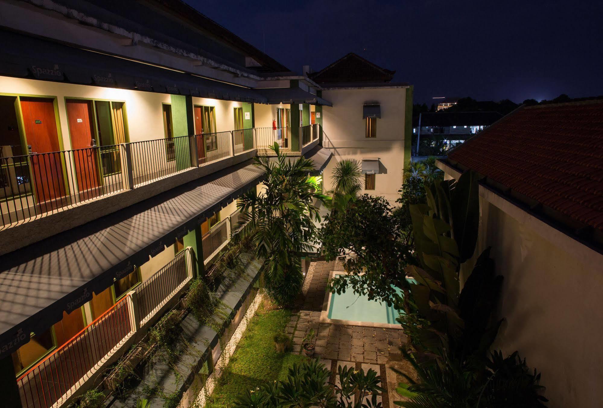 Spazzio Bali Hotel Кута Екстериор снимка